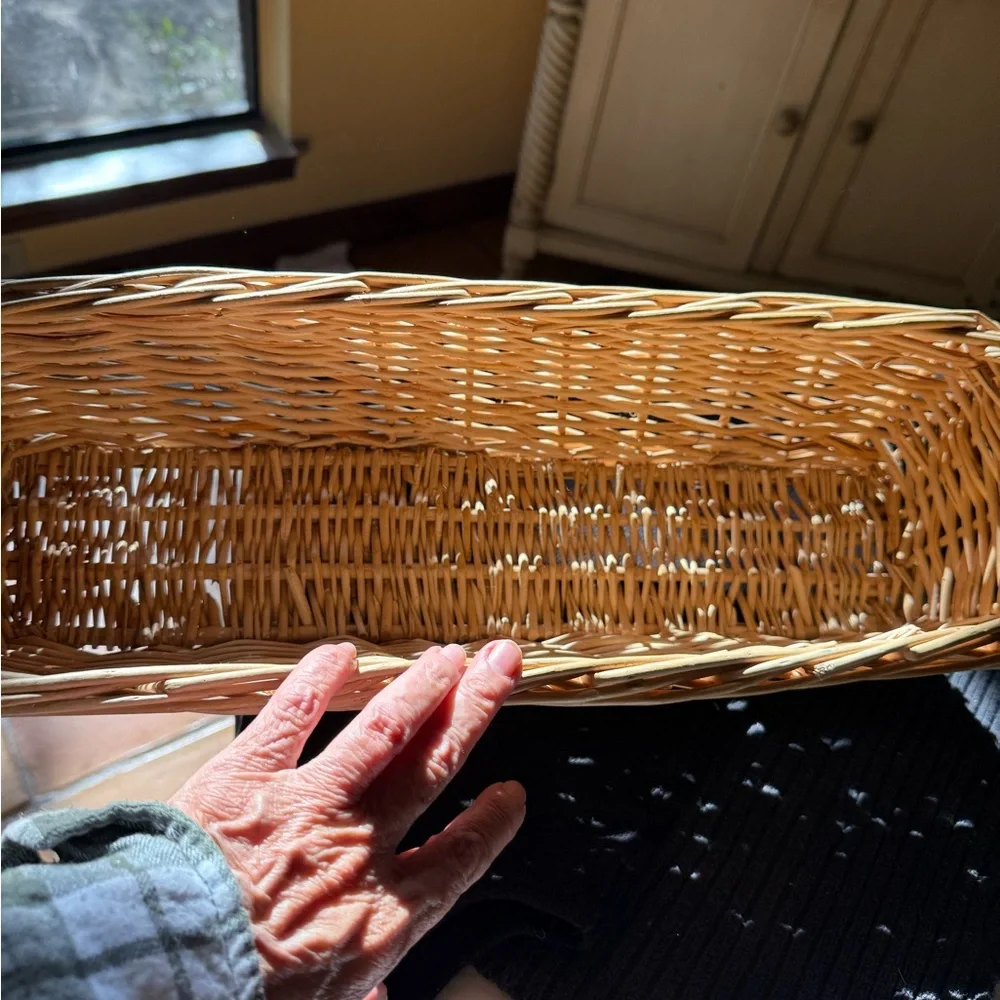 N/A bread wicker